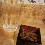 蘭 - お通しの「きんぴら」。