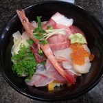 すし食堂 いちと - 海鮮丼。大盛りで　1000円。