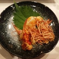 ビフテキのカワムラ 神戸本店 - ペタンコに焼いた海老の頭部分が美味しい！
