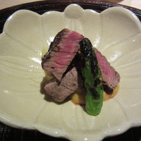 うち山 - ニュージーランド産の牛ヒレ肉　黄身卵ソース◎◎