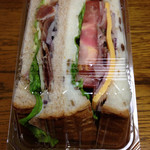 ゴントラン シェリエ - ミックスサンド バジルパストラミ（600円）