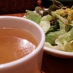 イタリアンカジュアルダイニング何駄感駄 - ランチのスープとサラダ