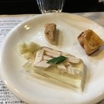 山猫軒 - 次は鶏で、塩とゼラチンだけで作った胸肉のゼリー寄せ他、トウモロコシを食べさせずに育てた宇治田鶏シリーズ