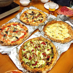 アモーラ ピッツァ - テイクアウトした ピッツァ