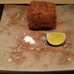 神保町 傳 - 蟹クリームコロッケ 酢橘 塩
      