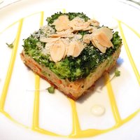 モナリザ 恵比寿店 - ランチコース 5702円 のズワイガニとブロッコリーのタルト仕立て 三種のナッツを添えて