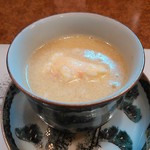 カニの身入りのとうもろこしのスープ