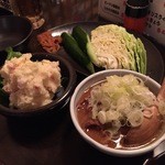 やきとん ひょっとこ - 煮込み、ポテサラ各480円也