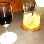 Haru cafe - 赤ワインとジンジャエール（グラスが素敵）