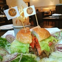 BLT STEAK  ROPPONGI - ハンバーガー❤ヾ(´∀`ヾ)
                あ、僕は半バカです❤
                (／▽＼)♪ ﾊｽﾞｶﾁｨ～