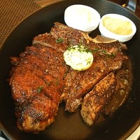 BLT STEAK  ROPPONGI - 素敵❤ﾄﾞﾗｲｴｲｼﾞﾝｸﾞのTﾎﾞ～ﾝ❤
                左がｻ～ﾛｲﾝ❤右がﾌｨﾚ❤
                . :｡ ヾ(◎´∀｀◎)ﾉ ｡: .