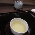 妻は「TOKIO」というベリーの香りがする緑茶を。