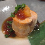 初音屋 - あん肝で大根を挟んでいます。