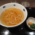 初音屋 - 食事は稲庭うどん。こちらのお出汁も美味でした。