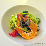 カヴァティーネ - ルッコラを練り込んだ　タリオリーニ (手打ちの細麺)　天使の海老を添えて