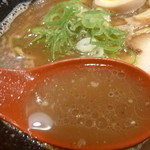 四代目 いちまる - 醤油ラーメン／スープ