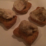 BAR HAVANA - お通しのクリームチーズ 鮭、イチジク