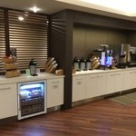Hawaiian Airlines Premier Club Lounge - 