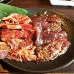 炭火焼肉酒家 牛角 - カルビXハラミ ランチ の 肉たち