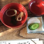 お吸い物とお漬物