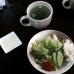 ラ・アルト - わかめスープ、レモン汁、サラダ（アルト定食）
