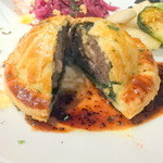 オー・ペシェ・グルマン - 蝦夷鹿とフォアグラのパイ包み焼