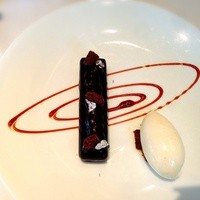 Benoit Alain Ducasse - デザート一品:チョコレートケーキ凄く美味しかったです！