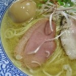 麺や而今 大東本店 - 鴨の燻製はイイ感じの香ばしさがありました！