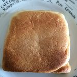 パンのペリカン - 角食。端っこは争奪戦になります。