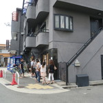 麺や而今 - 住宅街に行列が(笑)！