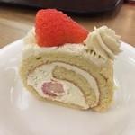 くるるの杜 農村レストラン - 【2015年12月】スイーツ：イチゴのロールケーキ（クリスマスメニュー）。