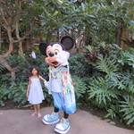 Off the Hook - ディズニー・リゾートの中のレストランなんで横にあるプールサイドではミッキーマウス等のキャラクターがお出迎えしてくれました。
            