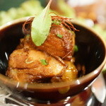 オペラ - タイ風角煮