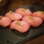 手打ちそば八轟 - 大間本鮪大トロ昆布締め握り