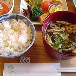 菜々草 - 五穀米と味噌汁