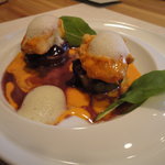 ビストロ 間 - 鮮魚のセモリナ粉焼き　玉葱のコンポートとこだわりトマトのロースト　酸味の調和トマトバターソース 