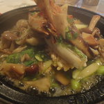 ビストロ 間 - フレンチ風フォアグラと穴子のおこげ　タジン鍋スタイル 