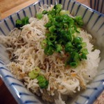 立ち呑み 魚平 - 「しらすおろし」