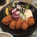 Wadainingutsuki - 日替わりでカキフライ定食 800円をいただきました。熱々の牡蠣フライは身がしまっていて美味しい♪