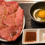 大幸園 - 大幸園(東京都八王子市小宮町)上ロース 1,880円・生卵80円