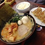 神山 - H.27.12.24.昼 キムチラーメン(中太麺) 880円税込+ランチメニューB 餃子セット +170円税込