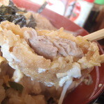 くつろぎ亭ひこべえ  - ヒレカツ持ち上げ