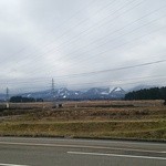 妙高山麓直売センター　とまと　 - 妙高山は中腹から上には雪がある