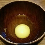 農家の台所 銀座店 - 白に近い明るい黄色の生卵