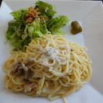 トラヴィアータ - きのこのチーズクリームソース・ジェノベーゼ