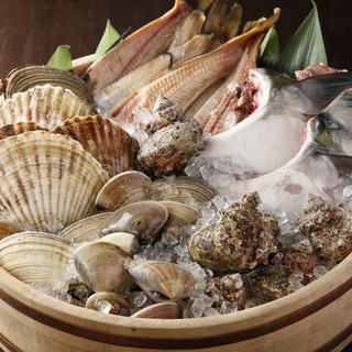 We are proud of our fresh seafood, vegetables, and seasonal ingredients!