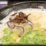 久留米ラーメン　玄竜 - 泡立つスープ