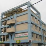 ホテルハッピーホリデー石垣島 - 建物です。