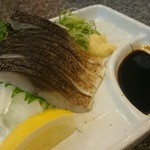 貴鶏屋 - たっぷりのオニオンスライスが爽やか、炙りしめ鯖580円