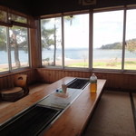 持ち込んだ肉の保冷材の為お茶持参。飲物は注文してください。